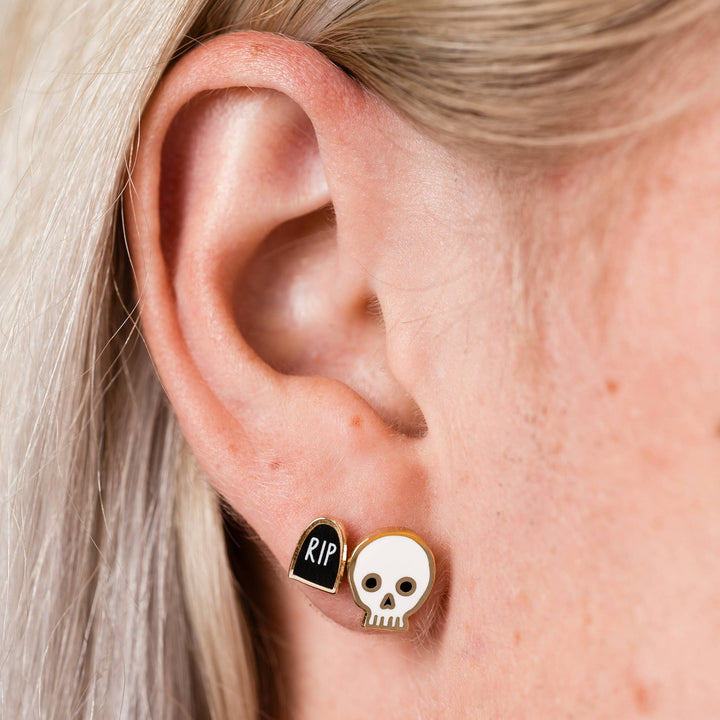Stud Earrings: Skull Enamel