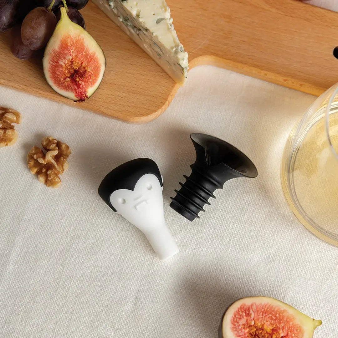 Wine Stopper & Pourer: Count Corkula