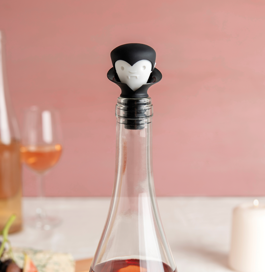 Wine Stopper & Pourer: Count Corkula