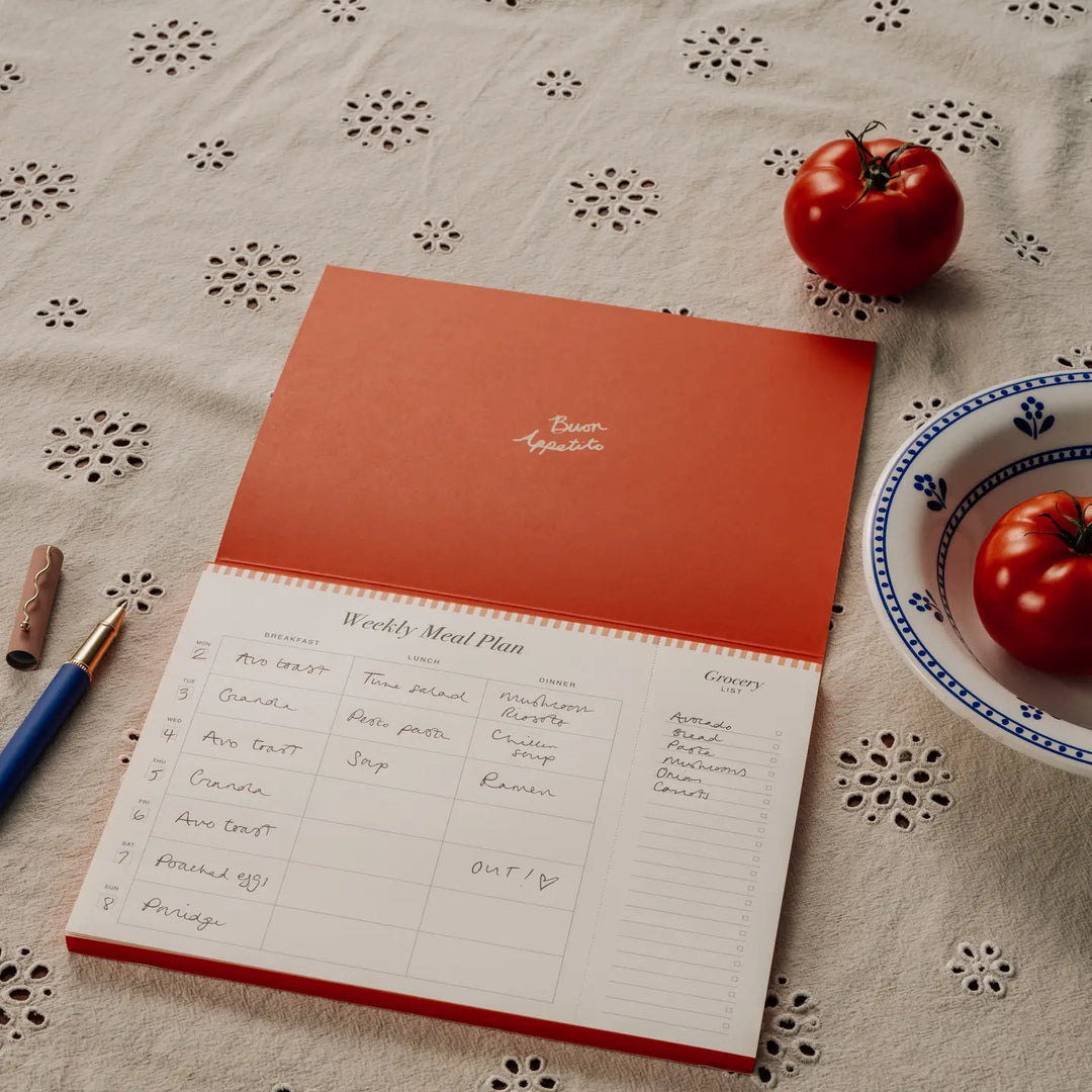 Papier La Dolce Vita meal planner with weekly meal plan layout and fresh tomatoes on a table