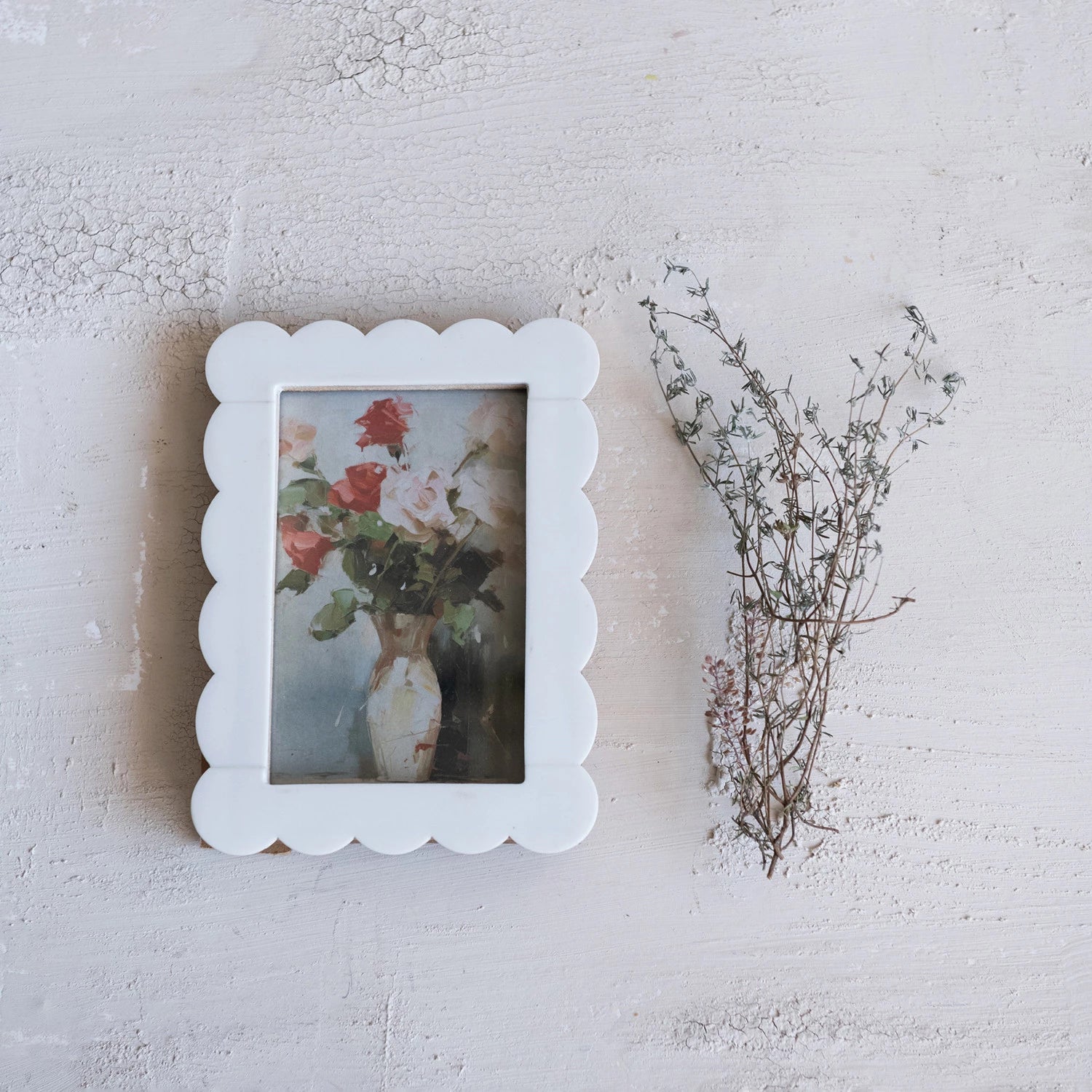 Scalloped Resin Photo Frame